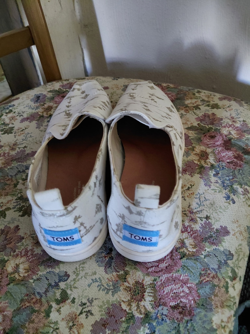 Toms White Canvas Slip-On Flats with Tan Island Print - Picture 2 of 2